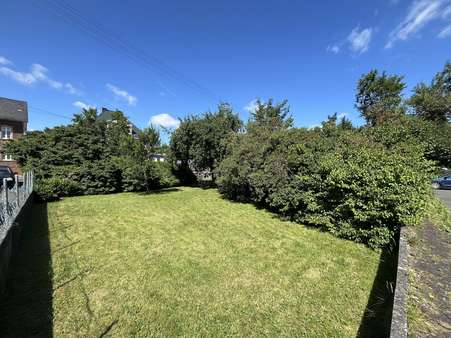 Blick zur Straße hin - Grundstück in 57290 Neunkirchen mit 691m² kaufen
