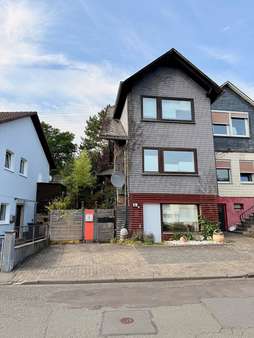 Straßenansicht Straßenansicht - Doppelhaushälfte in 57290 Neunkirchen mit 100m² kaufen