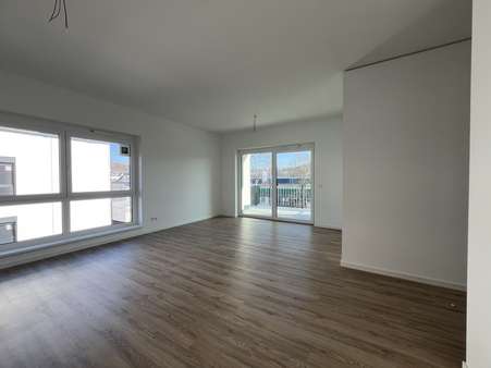 Beispiel WohnEsszimmer mit Zugang zum Balkon - Etagenwohnung in 57290 Neunkirchen mit 84m² kaufen