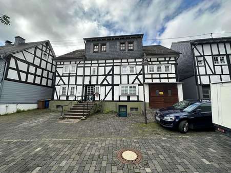 Straßenansicht - Zweifamilienhaus in 57290 Neunkirchen mit 197m² kaufen