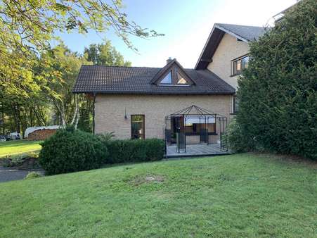 Außenaufnahme - Zweifamilienhaus in 57299 Burbach mit 218m² kaufen