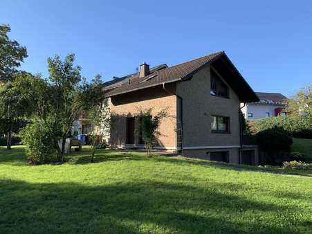Außenaufnahme - Zweifamilienhaus in 57299 Burbach mit 218m² kaufen
