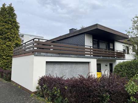 Rückwärtige Straßenansicht - Bungalow in 57290 Neunkirchen mit 156m² kaufen