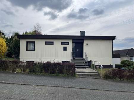 Straßenansicht - Bungalow in 57290 Neunkirchen mit 156m² kaufen