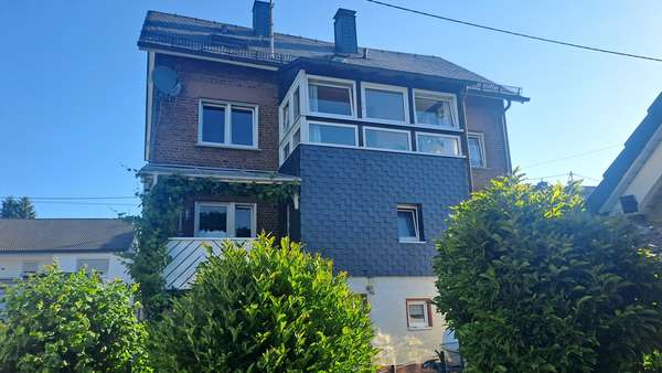 Rückansicht mit Wintergarten und Terrasse - Einfamilienhaus in 57290 Neunkirchen mit 169m² kaufen
