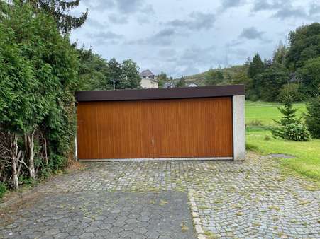 Ansicht der Doppelgarage - Zweifamilienhaus in 57334 Bad Laasphe mit 241m² kaufen