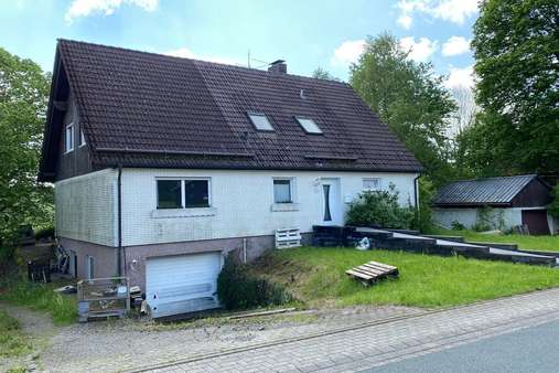 Straßenansicht - Einfamilienhaus in 57339 Erndtebrück mit 185m² kaufen