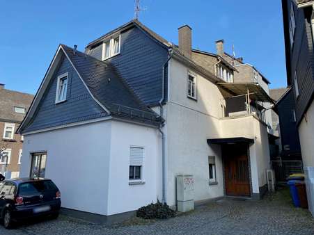 Außenansicht Außenansicht - Mehrfamilienhaus in 57334 Bad Laasphe mit 140m² kaufen