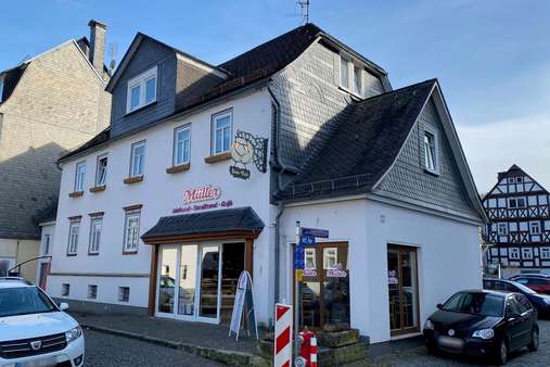 Straßenansicht Straßenansicht - Mehrfamilienhaus in 57334 Bad Laasphe mit 140m² kaufen