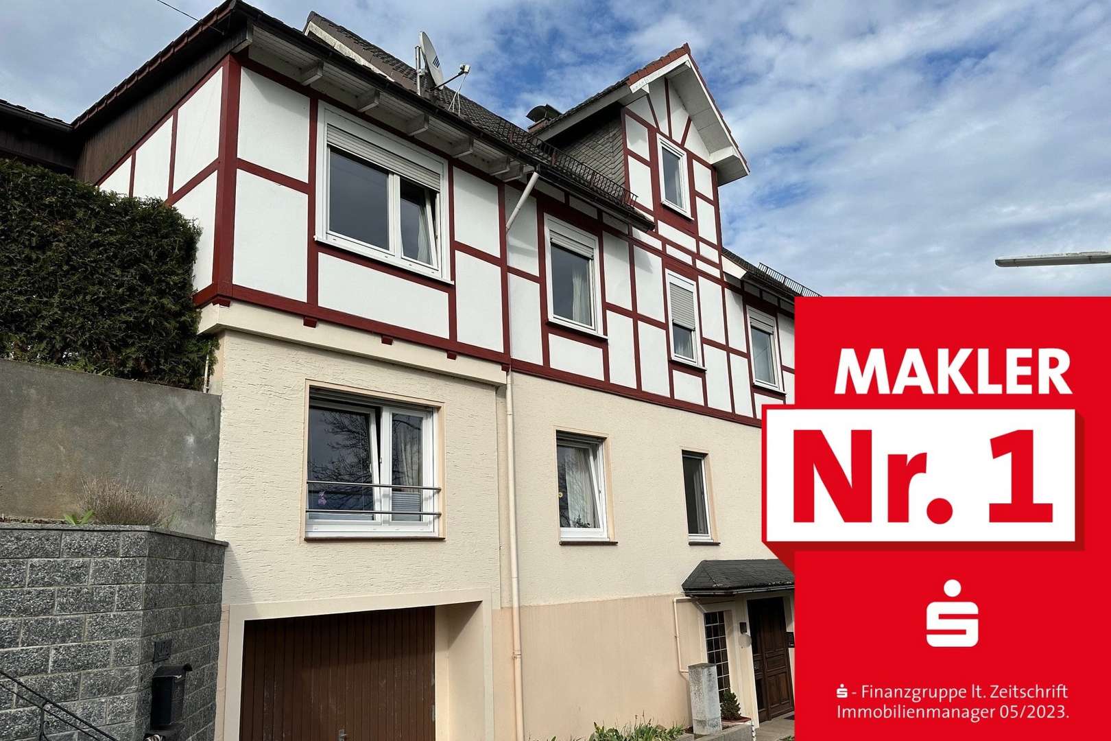 Straßenansicht - Zweifamilienhaus in 57334 Bad Laasphe mit 172m² kaufen