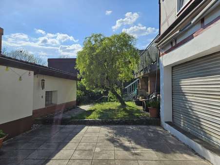 Terrasse hinter dem Haus - Zweifamilienhaus in 57334 Bad Laasphe mit 172m² kaufen