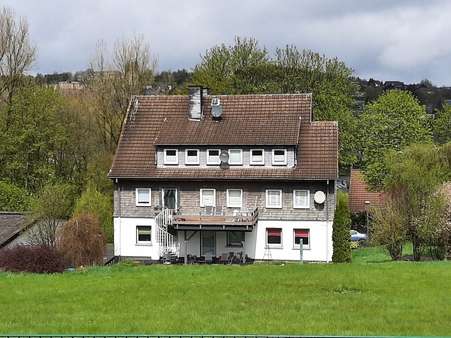 Ansicht vom Garten - Mehrfamilienhaus in 57339 Erndtebrück mit 381m² kaufen