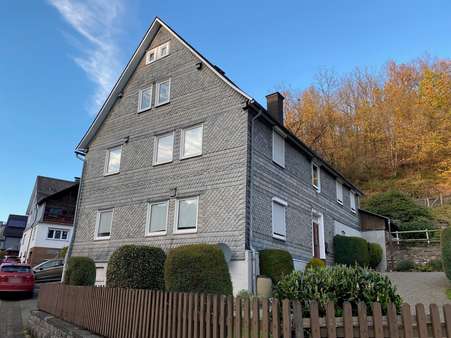 Straßenansicht - Einfamilienhaus in 57319 Bad Berleburg mit 241m² kaufen