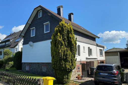 Straßenansicht Straßenansicht - Einfamilienhaus in 57334 Bad Laasphe, Rückershausen mit 130m² kaufen