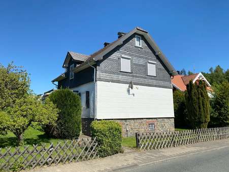 Straßenansicht Straßenansicht - Einfamilienhaus in 57334 Bad Laasphe, Rückershausen mit 130m² kaufen