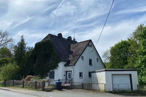 Straßenansicht Straßenansicht - Einfamilienhaus in 57319 Bad Berleburg mit 160m² kaufen