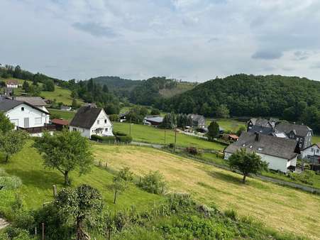 Fernsicht aus dem Fenster Fernsicht aus dem Fenster - Einfamilienhaus in 57334 Bad Laasphe mit 137m² kaufen