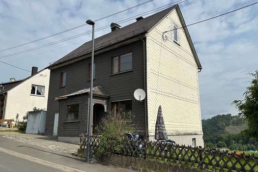 Straßenansicht Straßenansicht - Einfamilienhaus in 57334 Bad Laasphe mit 137m² kaufen