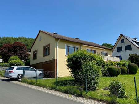 Straßenansicht Straßenansicht - Einfamilienhaus in 57334 Bad Laasphe mit 97m² kaufen