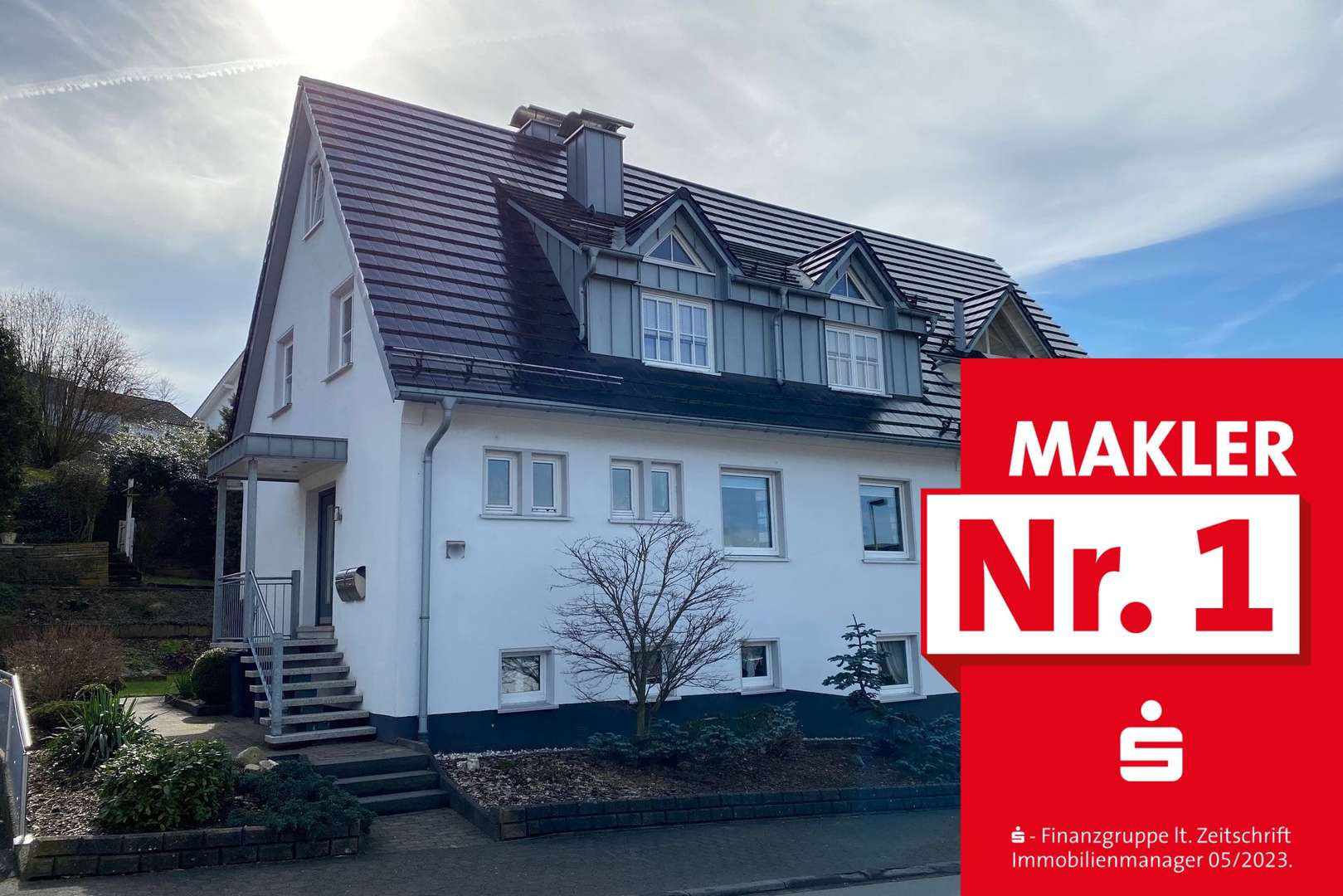 Straßenansicht - Zweifamilienhaus in 57319 Bad Berleburg mit 232m² kaufen