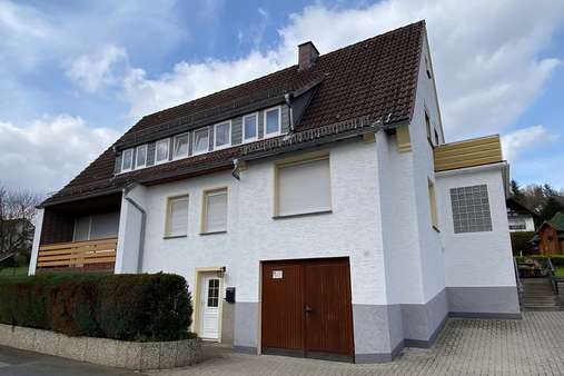 Straßenansicht - Zweifamilienhaus in 57334 Bad Laasphe mit 190m² kaufen