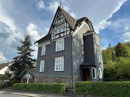 Straßenansicht - Einfamilienhaus in 57334 Bad Laasphe mit 208m² kaufen