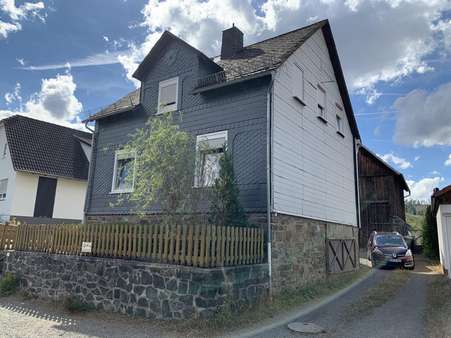 Straßenansicht - Einfamilienhaus in 57334 Bad Laasphe mit 130m² günstig kaufen
