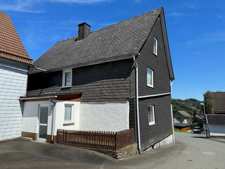 Rückwärtige Gebäudeansicht - Einfamilienhaus in 57334 Bad Laasphe mit 145m² kaufen