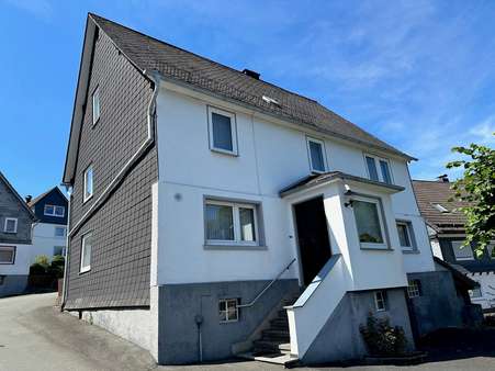 Straßenansicht - Einfamilienhaus in 57334 Bad Laasphe mit 145m² kaufen