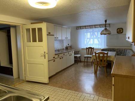 Küche im Erdgeschoss - Einfamilienhaus in 57334 Bad Laasphe mit 145m² günstig kaufen