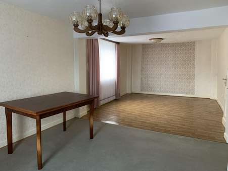 Wohn-/Esszimmer im Obergeschoss - Einfamilienhaus in 57334 Bad Laasphe mit 145m² günstig kaufen