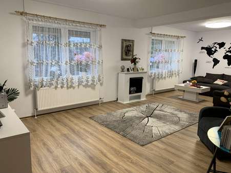 Wohnzimmer - Einfamilienhaus in 57339 Erndtebrück mit 138m² günstig kaufen