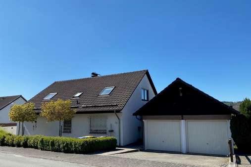 Straßenansicht - Einfamilienhaus in 57319 Bad Berleburg mit 217m² kaufen