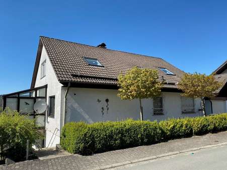 Straßenansicht - Einfamilienhaus in 57319 Bad Berleburg mit 217m² kaufen