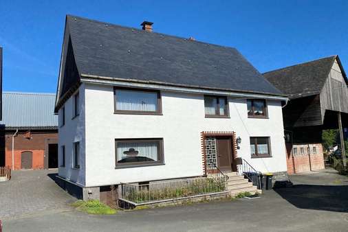Straßenansicht - Einfamilienhaus in 57319 Bad Berleburg mit 169m² kaufen