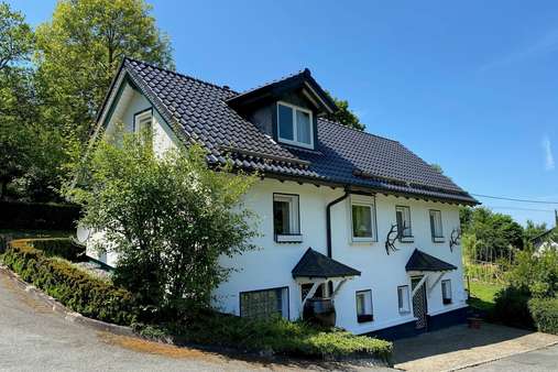 Straßenansicht Straßenansicht - Einfamilienhaus in 57319 Bad Berleburg, Hemschlar mit 130m² kaufen