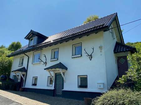 Straßenansicht Straßenansicht - Einfamilienhaus in 57319 Bad Berleburg, Hemschlar mit 130m² kaufen