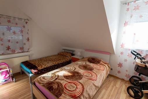 Kinderzimmer - Dachgeschosswohnung in 57482 Wenden mit 94m² günstig kaufen