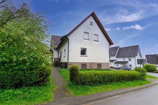 Außenansicht - Doppelhaushälfte in 57482 Wenden mit 86m² kaufen