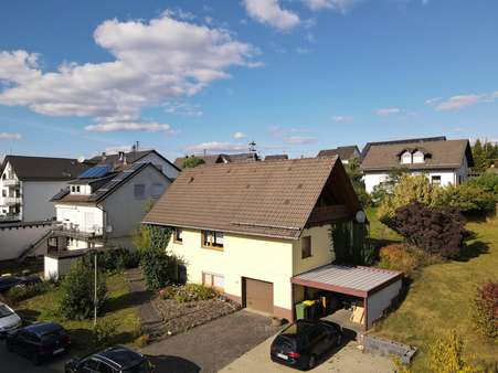 Straßenansicht - Einfamilienhaus in 57482 Wenden mit 168m² günstig kaufen