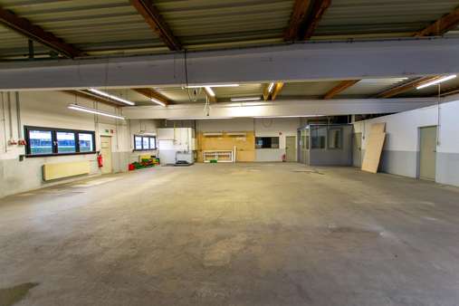 Halle - Produktion in 57462 Olpe mit 84m² günstig mieten
