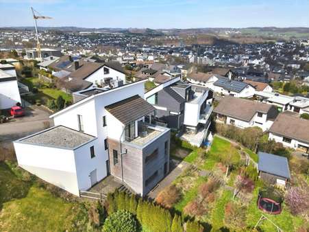 Seitensicht - Einfamilienhaus in 57462 Olpe mit 181m² günstig kaufen