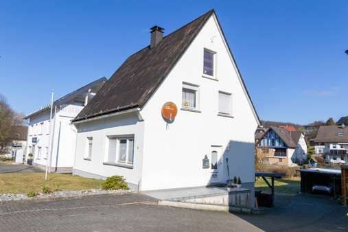 Seitenansicht Seitenansicht - Einfamilienhaus in 57482 Wenden mit 120m² kaufen