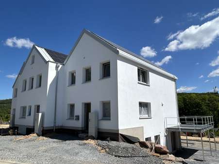 Ansicht Vorderseite - Souterrain-Wohnung in 57399 Kirchhundem mit 61m² kaufen