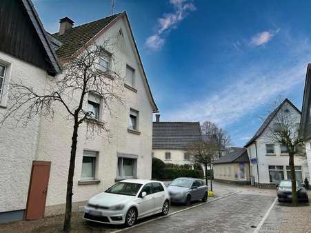 Straßenansicht - Haus in 57439 Attendorn mit 158m² kaufen