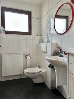 Gäste-WC im Dachgeschoss Gäste-WC im Dachgeschoss - Zweifamilienhaus in 57439 Attendorn mit 140m² mieten