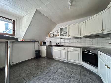 vorhandene Küche Dachgeschoss vorhandene Küche Dachgeschoss - Zweifamilienhaus in 57439 Attendorn mit 140m² mieten