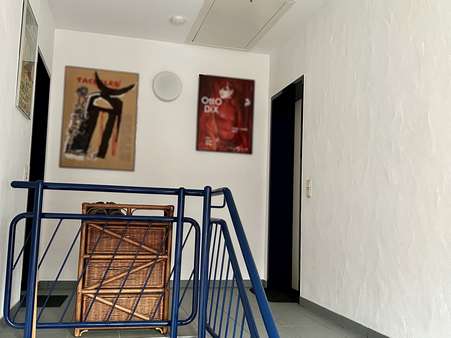 Treppenhaus/Wohnungseingang rechts - Dachgeschosswohnung in 57368 Lennestadt mit 72m² kaufen