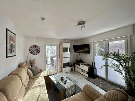Vorderes Haus - Wohnen mit Zugang zum Wintergarten Vorderes Haus - Wohnen mit Zugang zum Wintergarten - Zweifamilienhaus in 57439 Attendorn mit 223m² kaufen