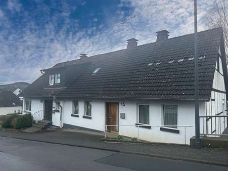 null - Zweifamilienhaus in 59872 Meschede mit 220m² kaufen